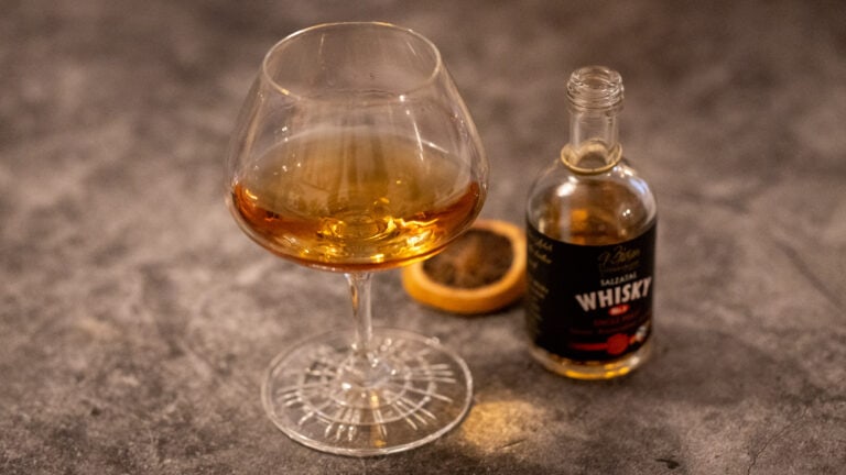 Salzatal Whisky im Glas