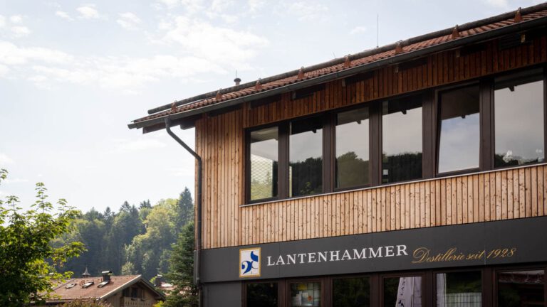 Lantenhammer von außen