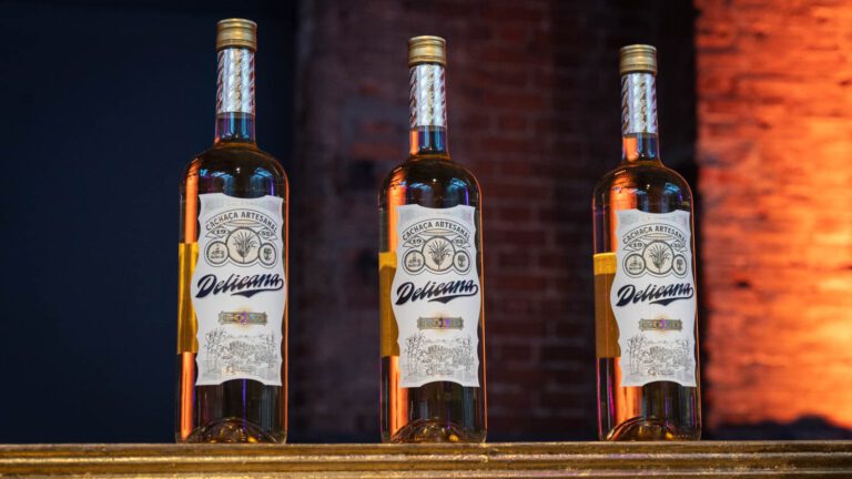 Delicana Cachaca Flaschen