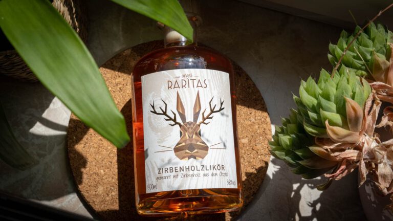 Raritas Zirbenholzlikör