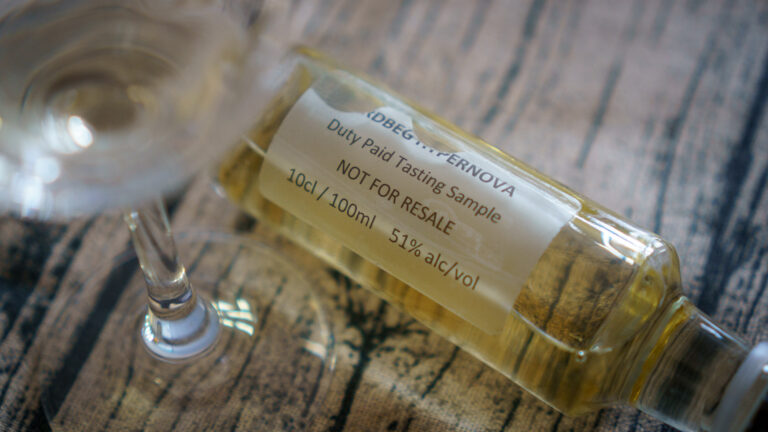 Ardbeg Hypernova Sample und Glas