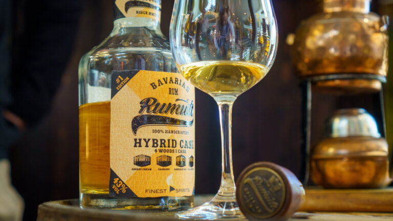 Rumult Hybrid Cask im Glas