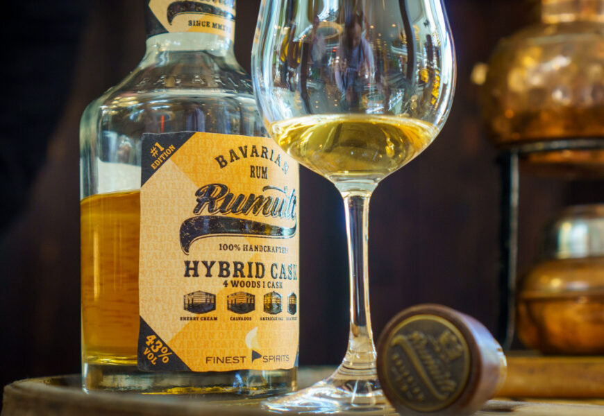 Rumult Hybrid Cask im Glas