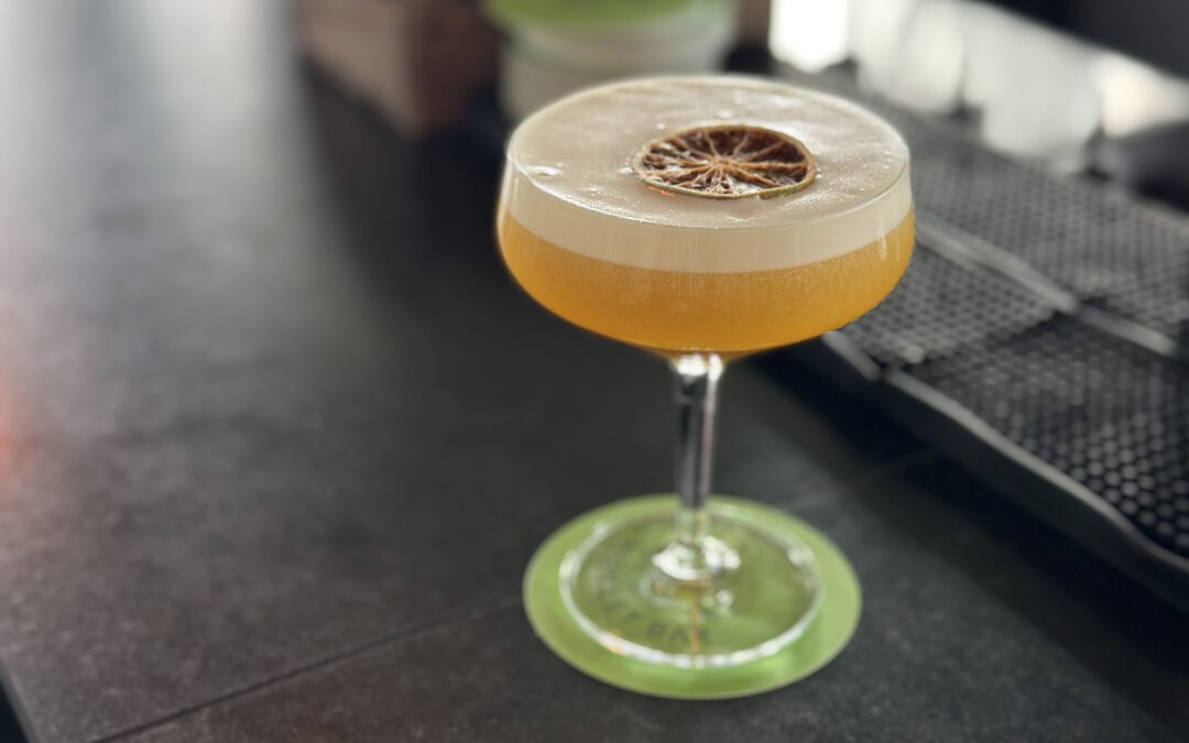 Pornstar Martini, serviert in der Monkey Bar in Berlin