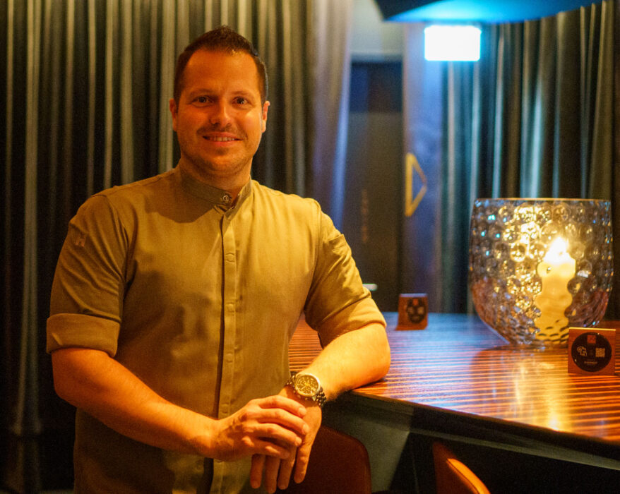 Dennis Ilies, Barchef der Puzzle Bar in Hamburg